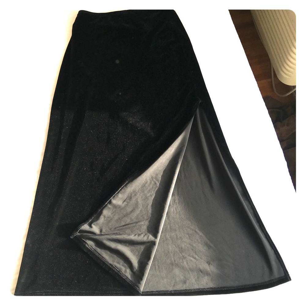 BLACK VELVET STRETCHY MAXI SKIRT WITH SLIT